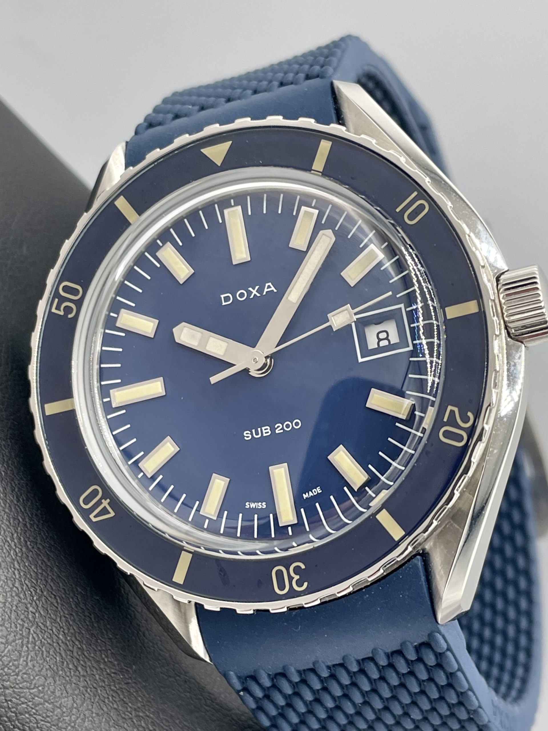 Brand New Doxa Sub 200 Caribbean Blue Swiss Automatic 200m Diver 42mm