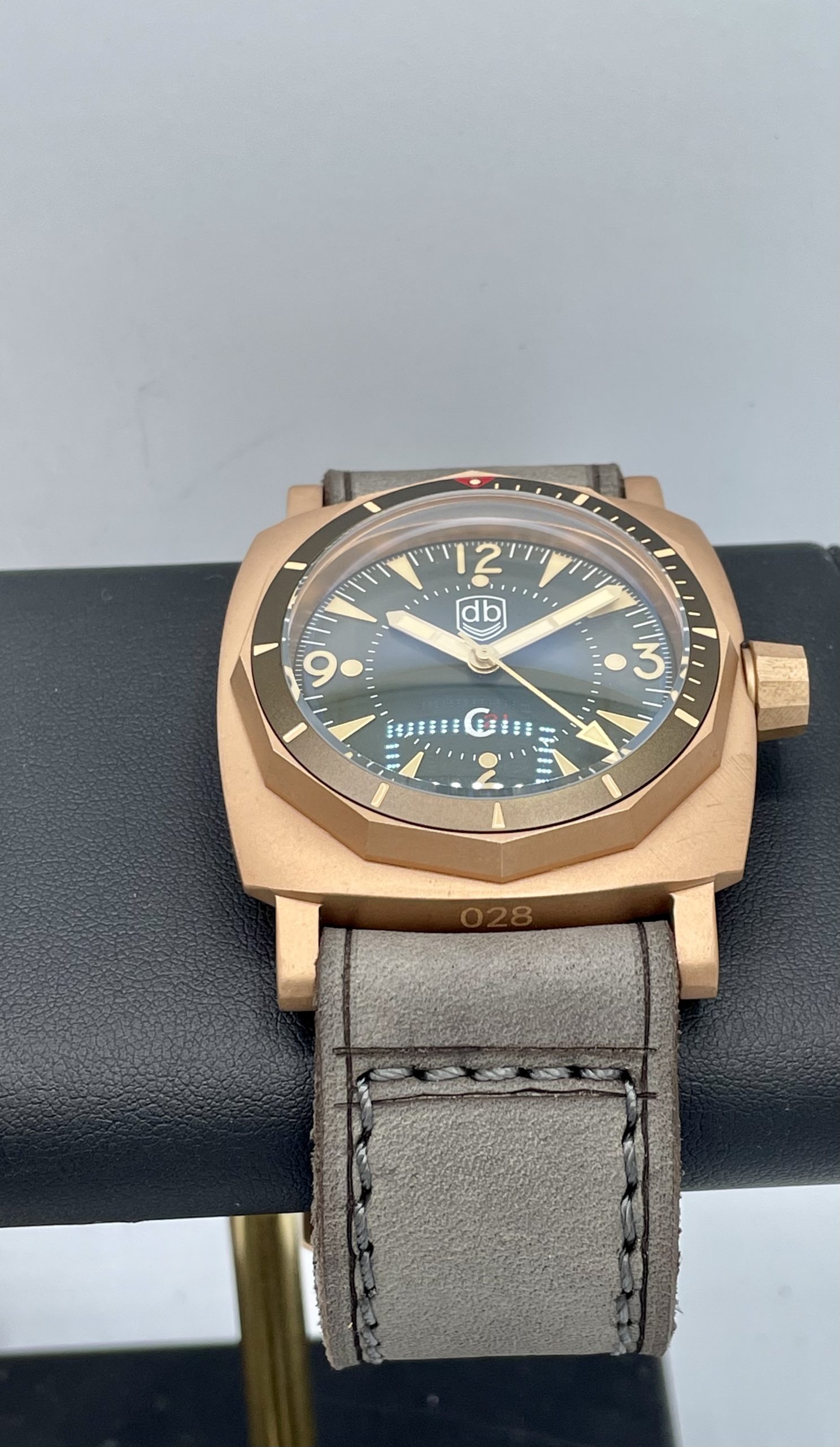 New Vintage VDB C21 BRONZO 46mm Bronze Cushion Case Swiss