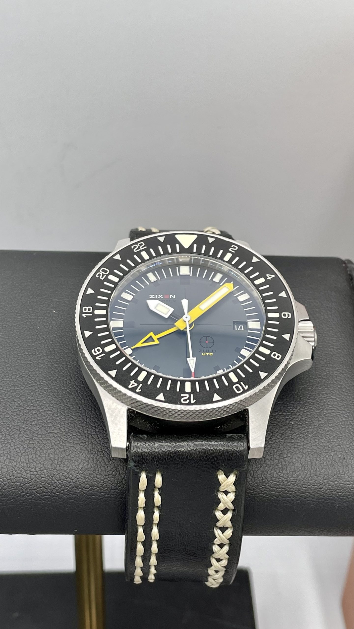 ZIXEN ZULU UTC GMT YELLOW HANDS SPECIAL TACTICAL EDITION 300M