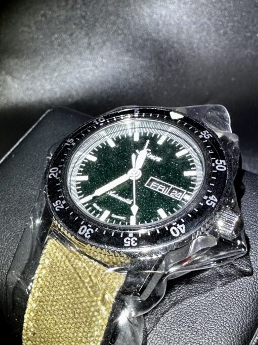 New SINN 104 St Sa MG 41mm Metallic Green Dial German Automatic Day Date 200m - Image 10