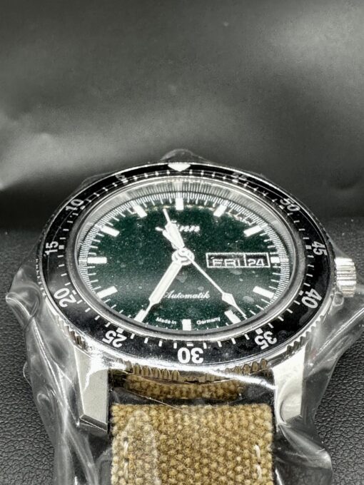 New SINN 104 St Sa MG 41mm Metallic Green Dial German Automatic Day Date 200m - Image 7