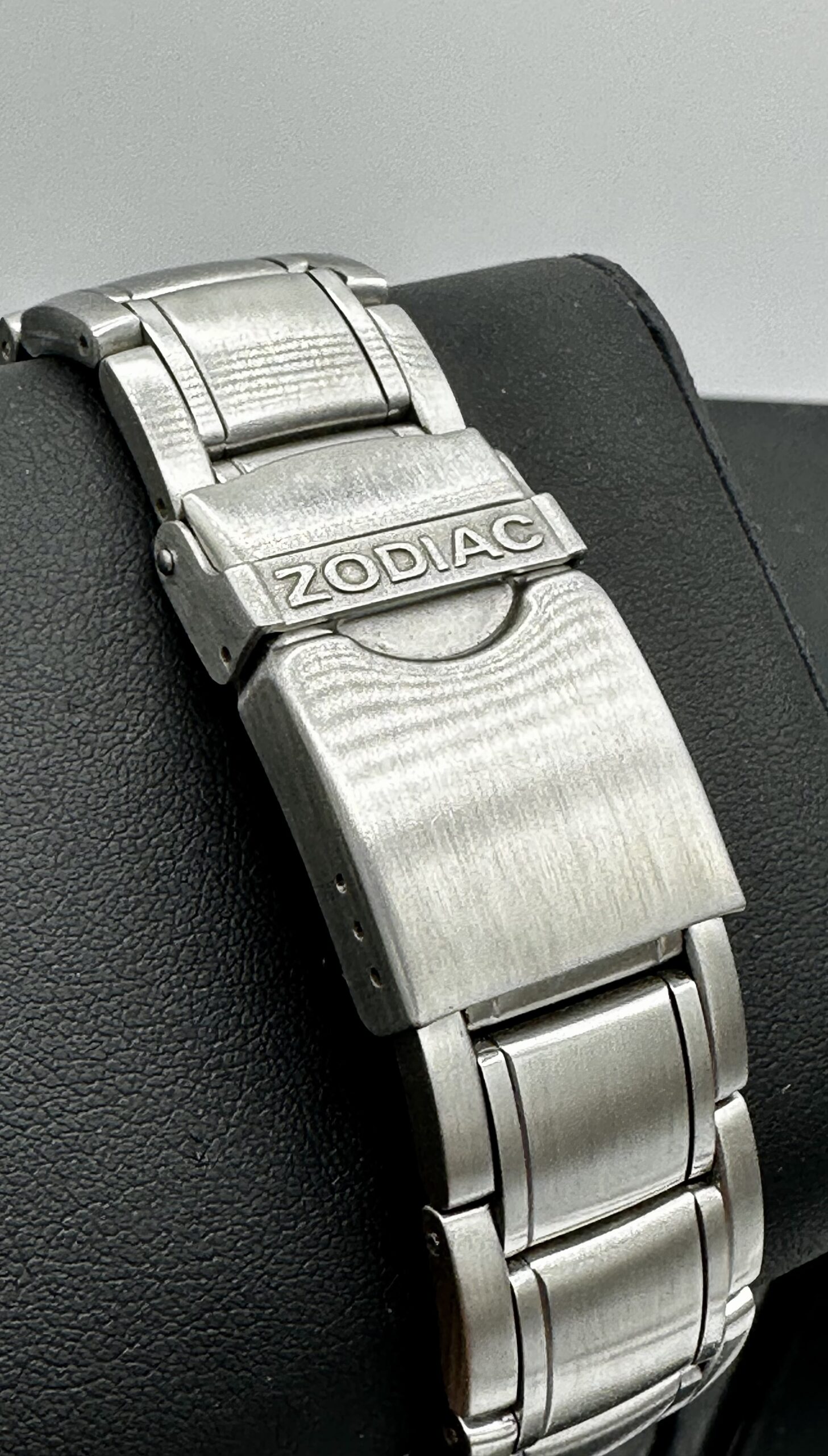 Zodiac Oceanaire ZO8003 45mm Yellow Dial Automatic 200m Divers
