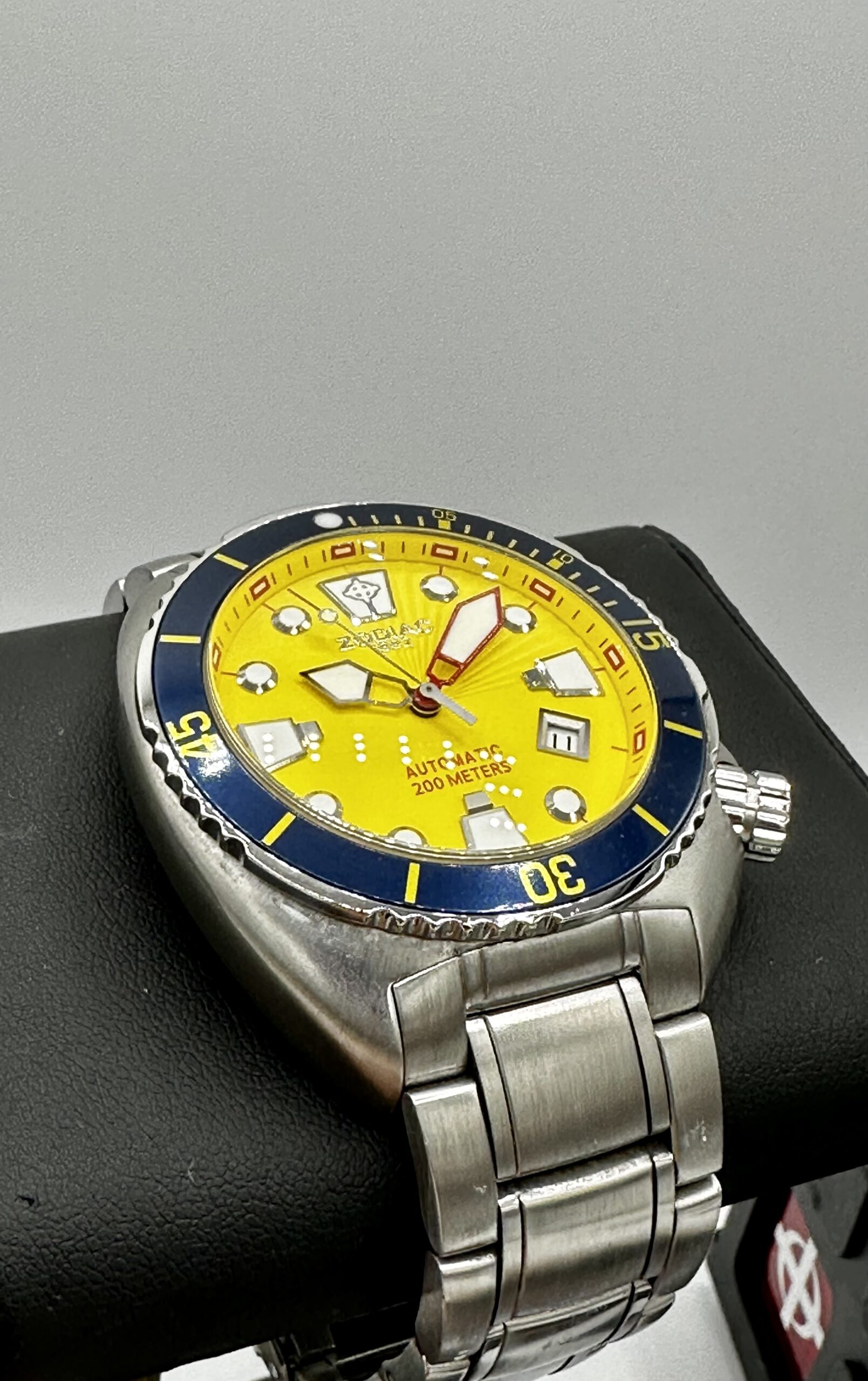 Zodiac Oceanaire ZO8003 45mm Yellow Dial Automatic 200m Divers