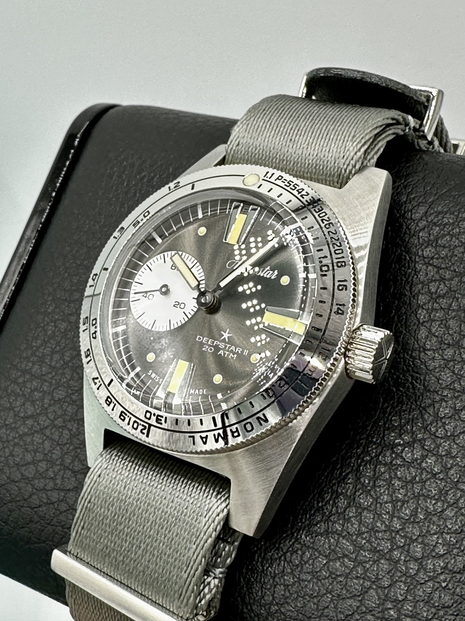 AQUASTAR DEEPSTAR II STEEL GREY DIAL SWISS AUTOMATIC 37MM