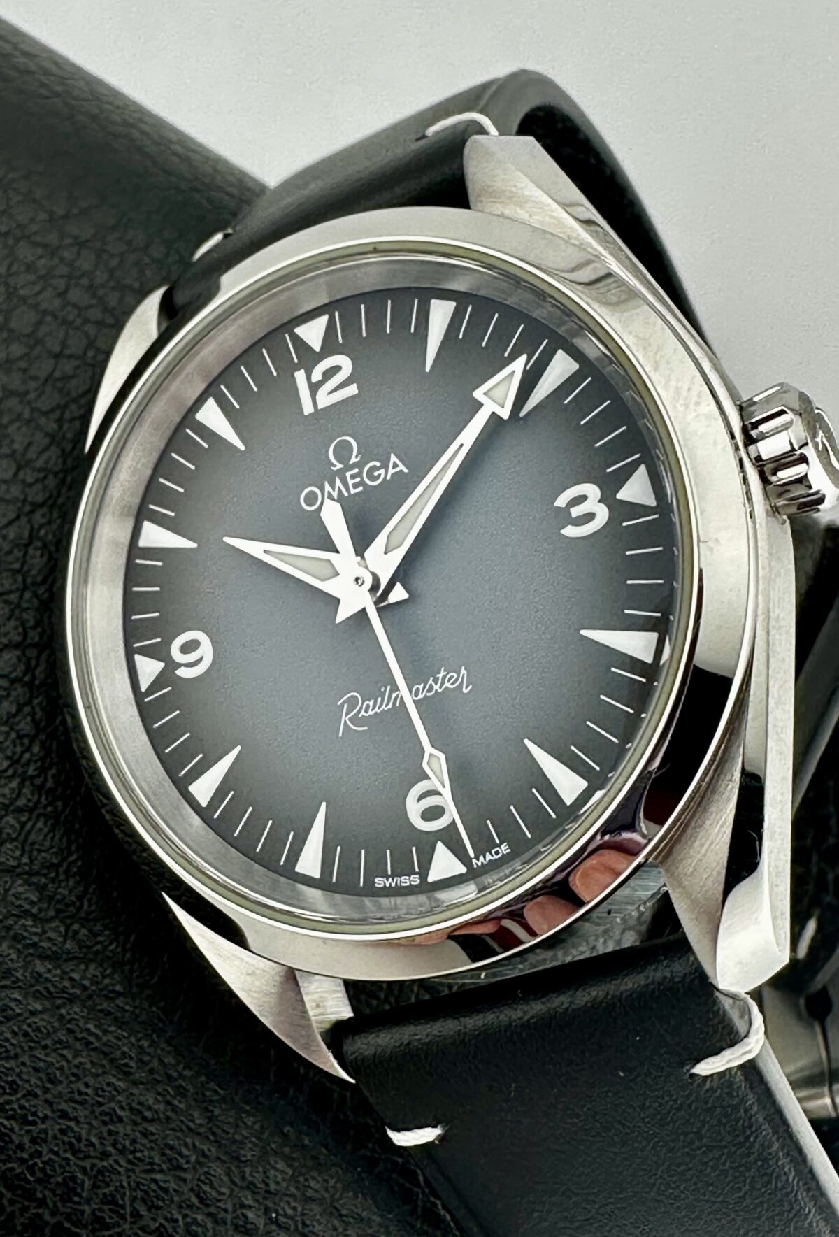 OMEGA SEAMASTER RAILMASTER 38MM 235.12.38.20.06.001 CHRONOMETER GREY DIAL