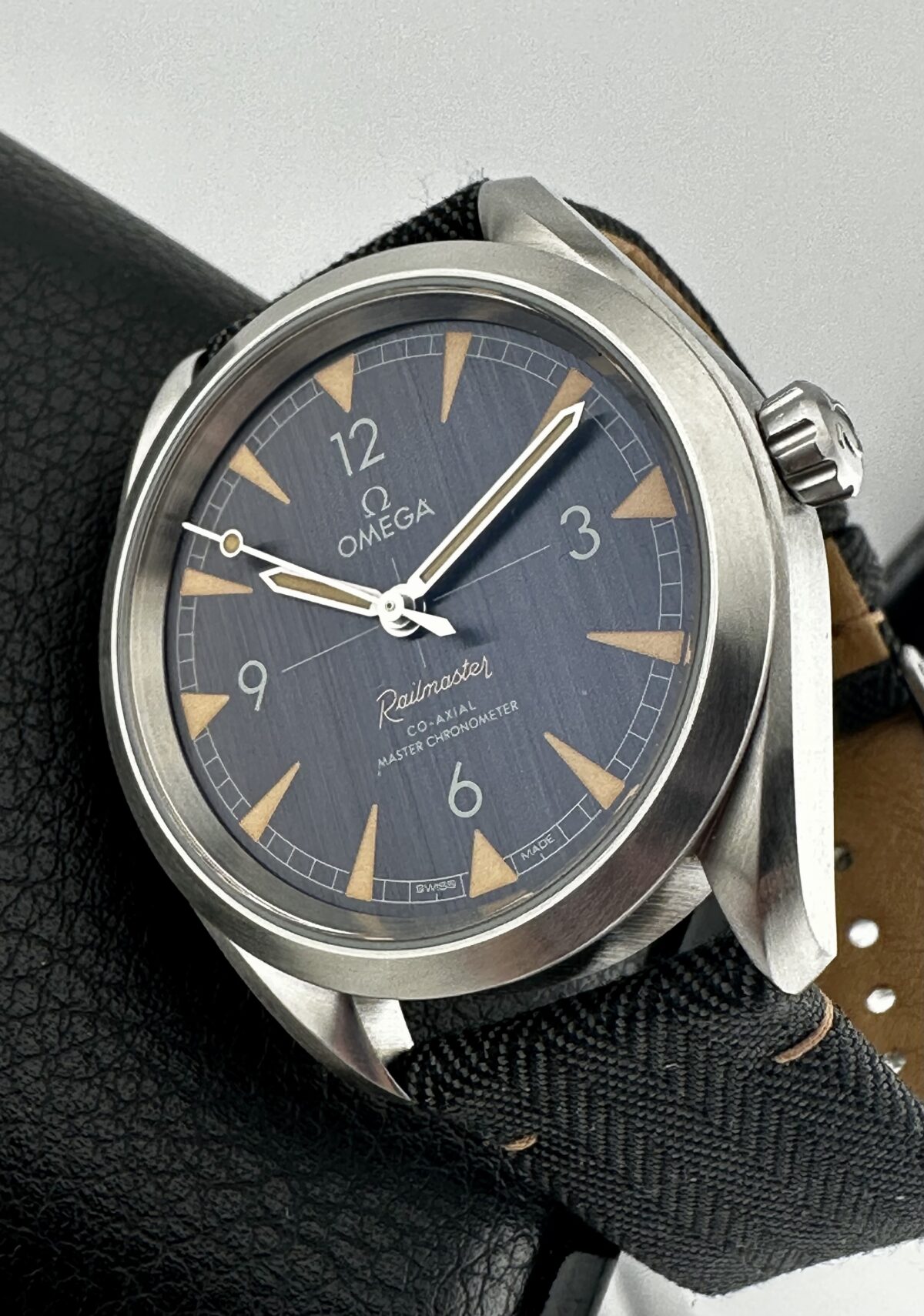 OMEGA SEAMASTER RAILMASTER 40mm 220.12.40.20.01.001 Chronometer Black DIAL