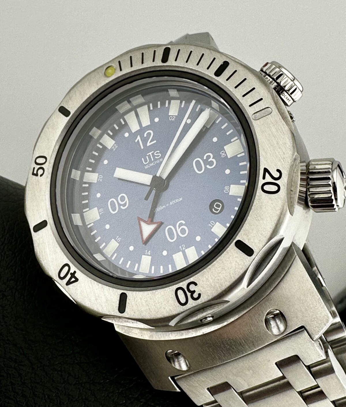 UTS 4000M GMT Professional Diver 45mm BLUE DIAL Swiss Automatic GMT Bracelet