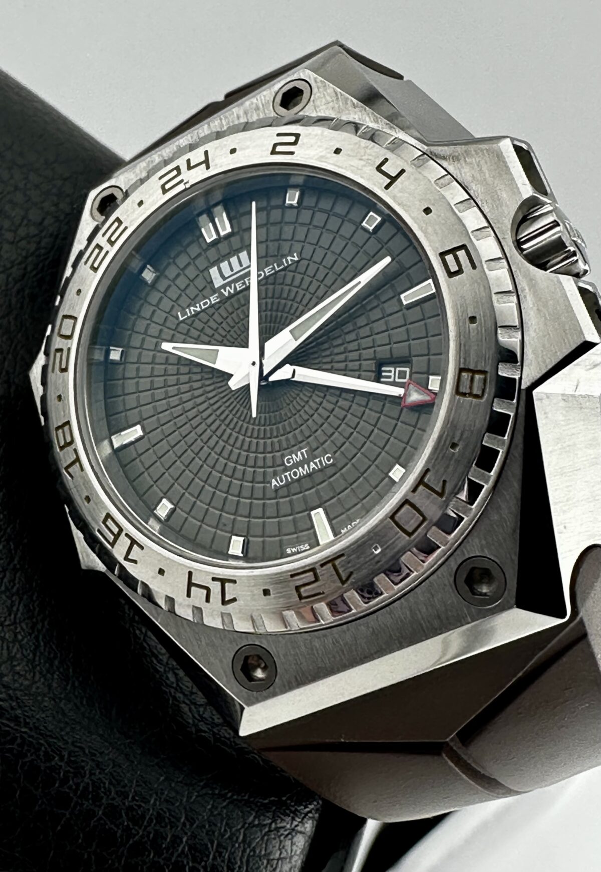 LINDE WERDELIN 3 TIMER BIFORMETER GMT 33 PIECE LIMITED EDITION MILITARY GREEN