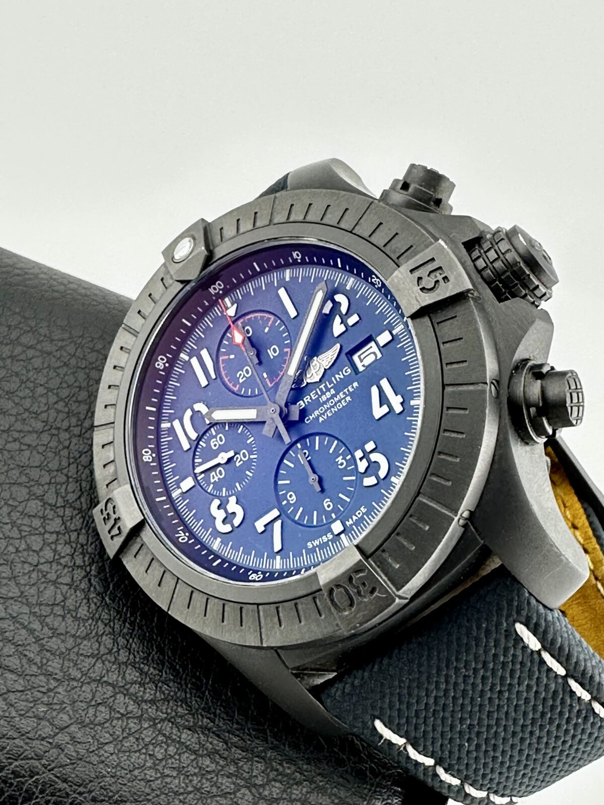 BREITLING SUPER AVENGER CHRONOGRAPH 48 NIGHT MISSION V13375 BLUE DIAL TITANIUM